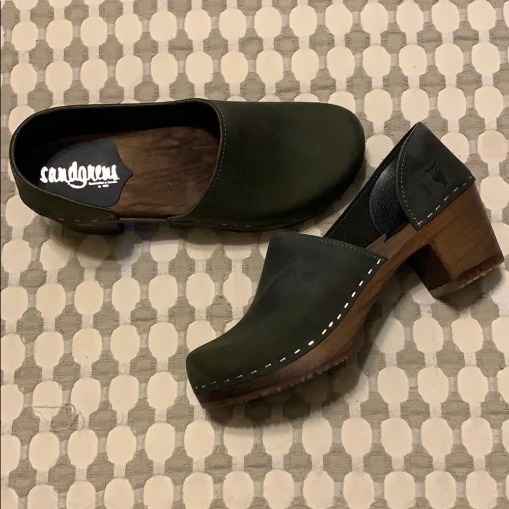 Heeled clogs